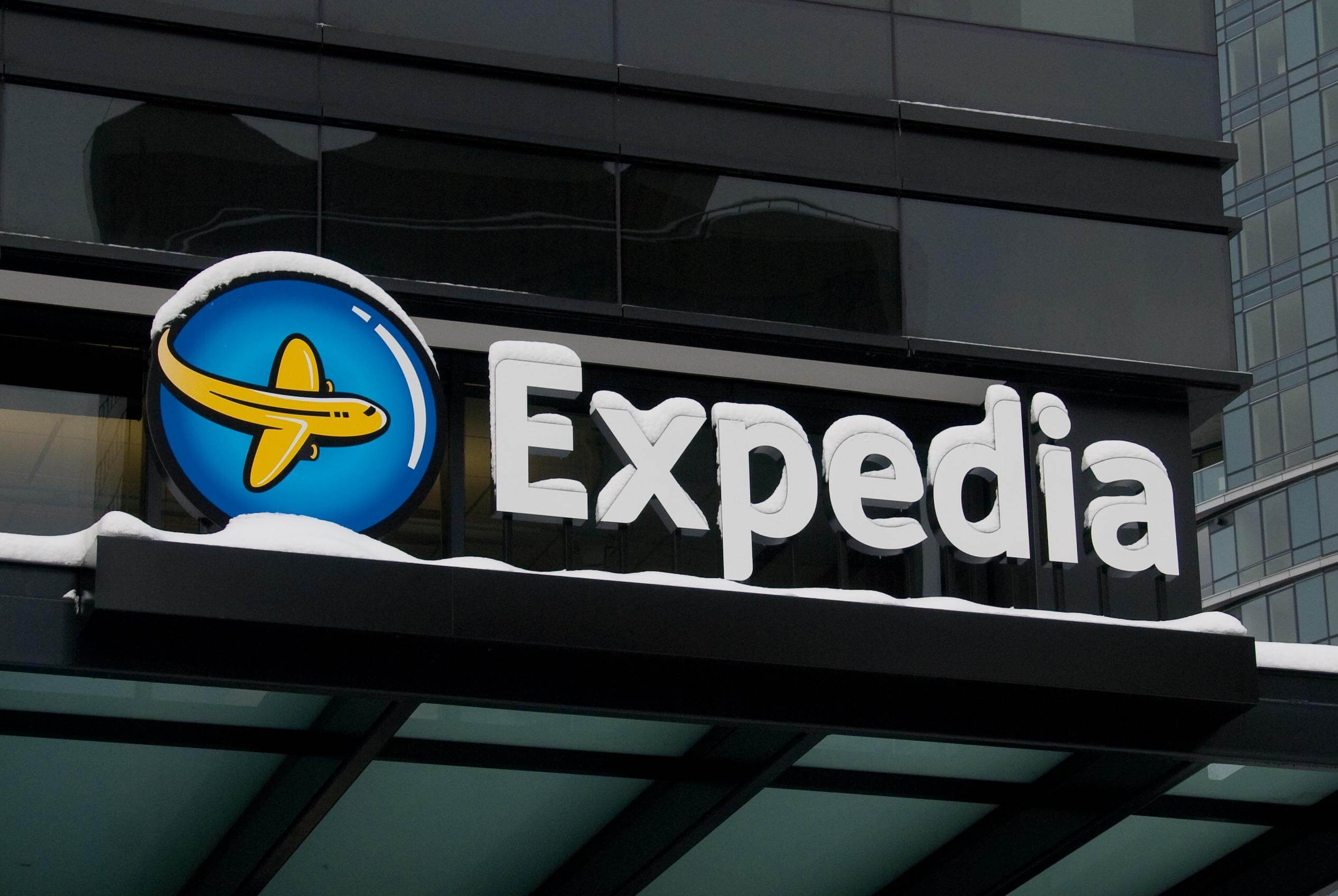 مواقع حجوزات طيران رخيصة مثل Expedia